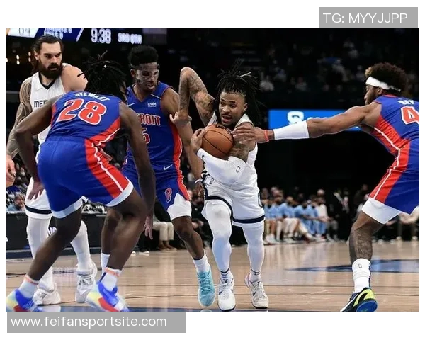 特纳三分球表现惊艳队友鼓励他勇敢投篮展现新风采