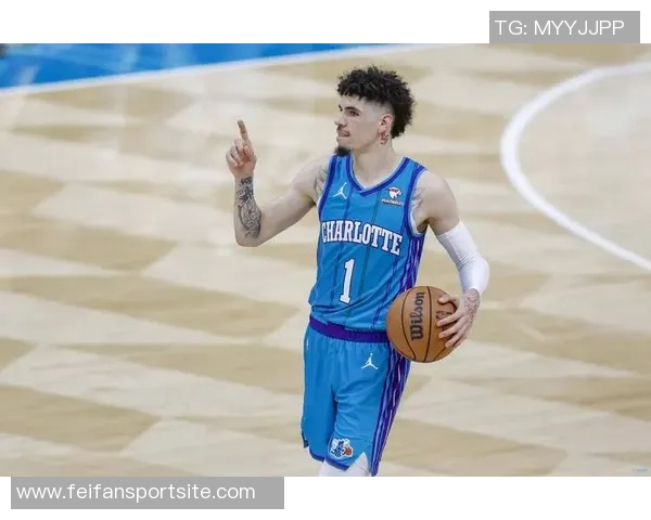 拉梅洛鲍尔三分球火力全开16投10中砍下28分4篮板13助攻1抢断表现惊艳